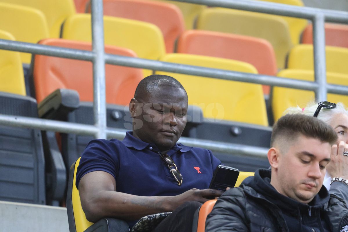 Îl mai ții minte? Apariție-surpriză la FCSB - Petrolul: fostul atacant al Rapidului a urmărit meciul din tribune
