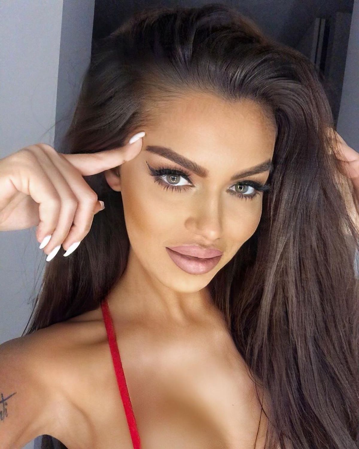 GALERIE FOTO Raluca, cea mai hot de pe Instagram! S-a iubit cu un fost jucător de la Dinamo și Rapid și e fană Neymar