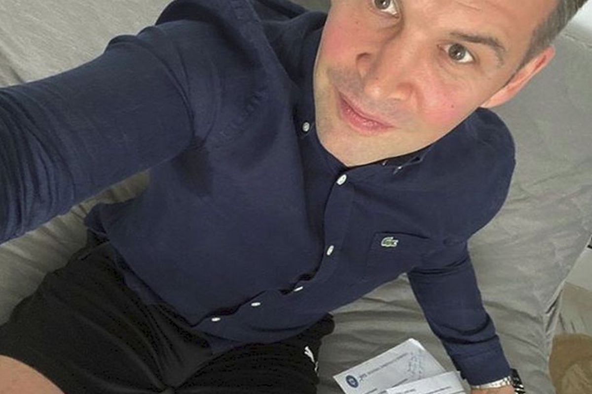 Ionuț Stroe, prima reacție după ce a apărut în chiloți la TV: „Toți care vor sări să critice poartă pantaloni de ski acasă”