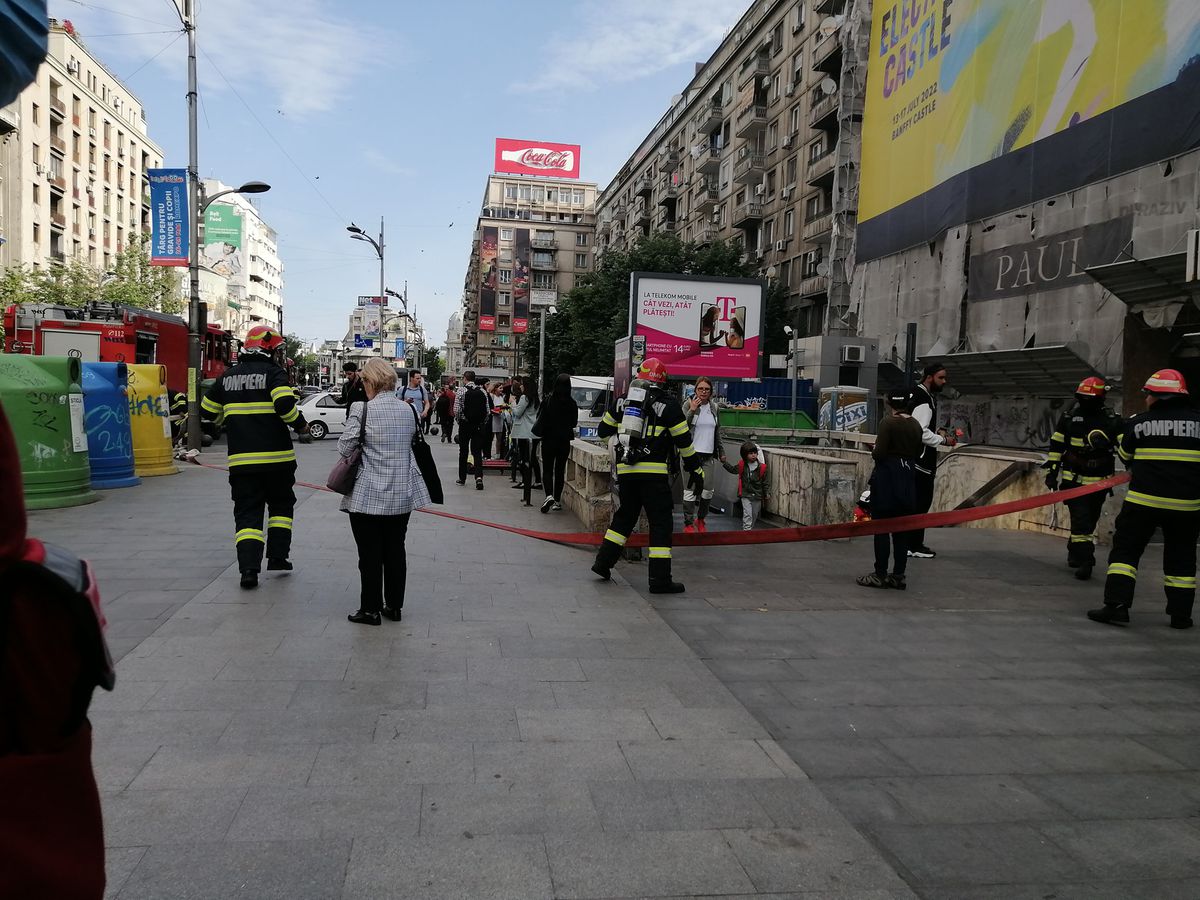 Alertă de incendiu la metroul de la Piața Romană