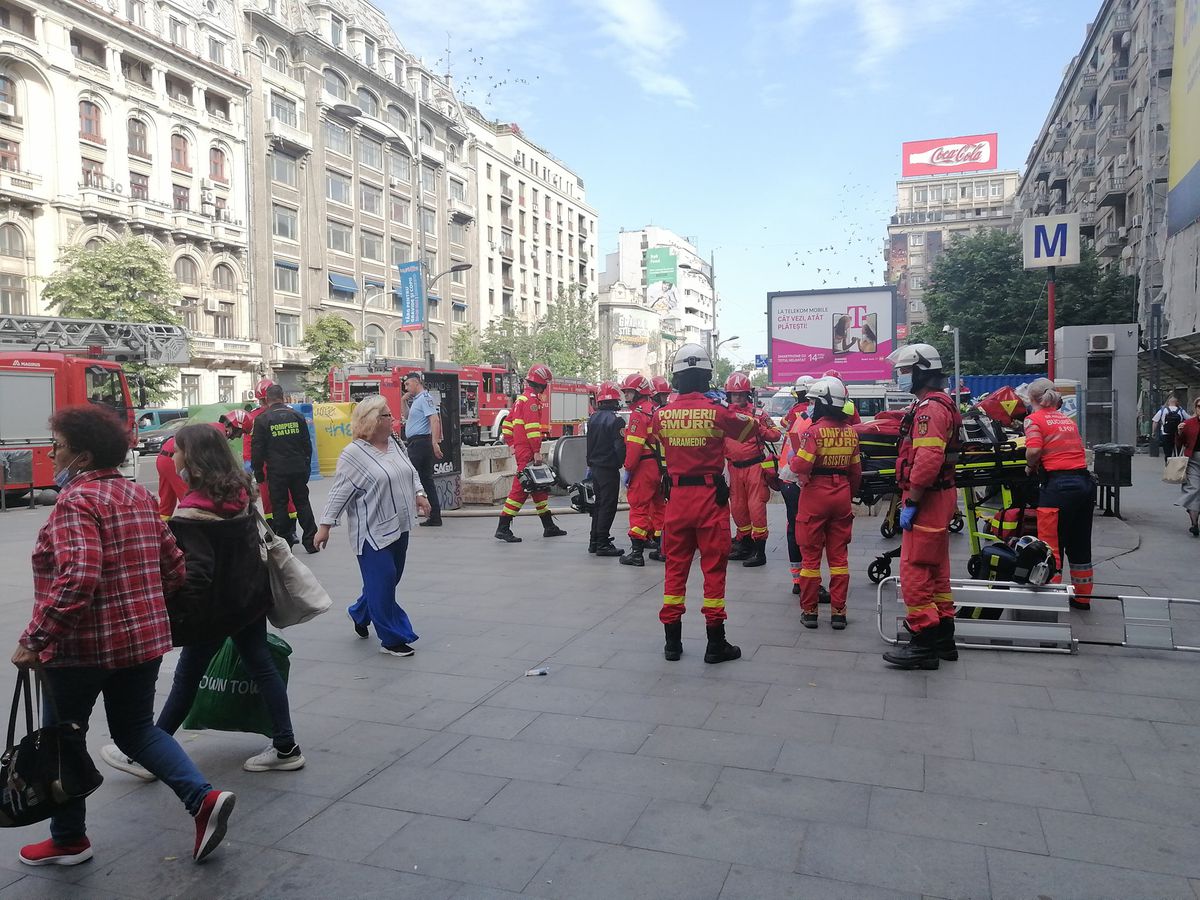 Alertă de incendiu la metroul de la Piața Romană