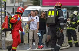 Alertă de incendiu la metroul de la Piața Romană » 3 stații evacuate. 25 de persoane au avut nevoie de îngrijiri medicale. Circulația trenurilor reluată pe un singur fir