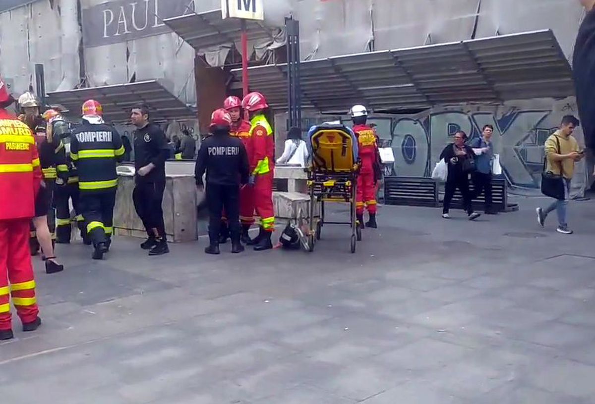 Alertă de incendiu la metroul de la Piața Romană » 3 stații evacuate. 25 de persoane au avut nevoie de îngrijiri medicale. Circulația trenurilor reluată pe un singur fir