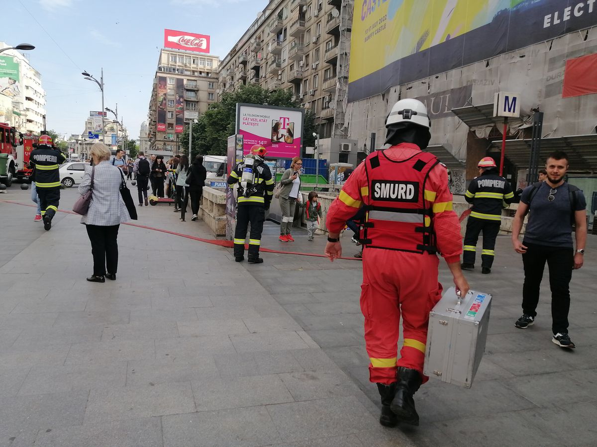 Alertă de incendiu la metroul de la Piața Romană