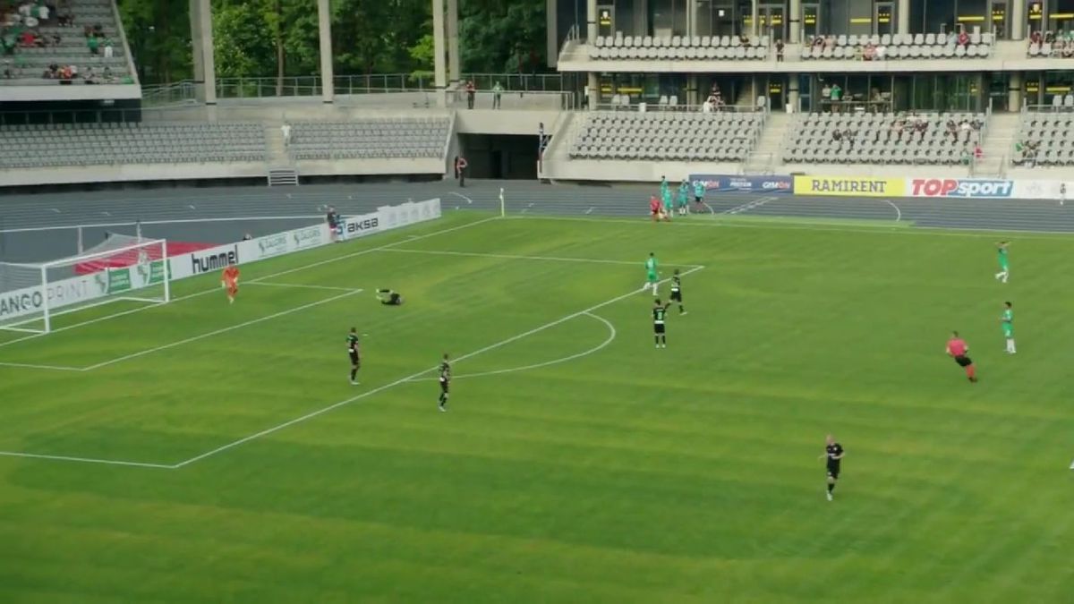 Fostul fundaș de la FCSB, gafă incredibilă în Lituania » Și-a trimis mingea în poartă în urma unei erori de zile mari