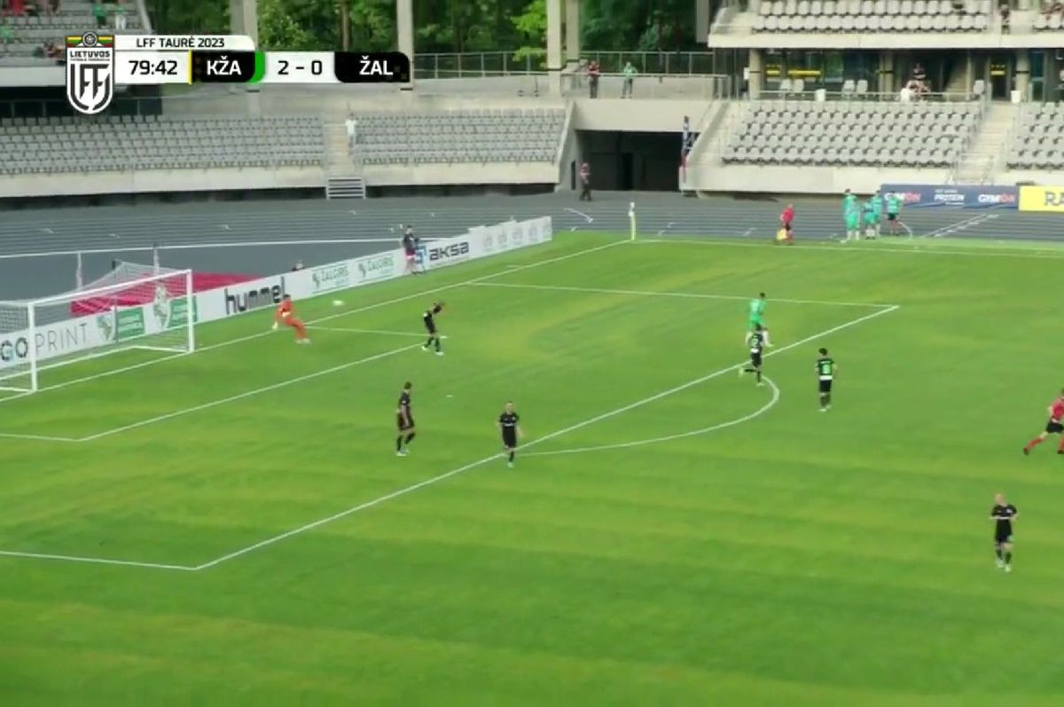 Fostul fundaș de la FCSB, gafă incredibilă în Lituania » Și-a trimis mingea în poartă în urma unei erori de zile mari