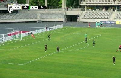 Fostul fundaș de la FCSB, gafă incredibilă în Lituania » Și-a trimis mingea în poartă în urma unei erori de zile mari