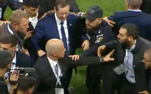 Haos la finala Cupei Israelului: Fanii au invadat terenul, președintele țării a fugit de la stadion, escortat de agenții de pază!