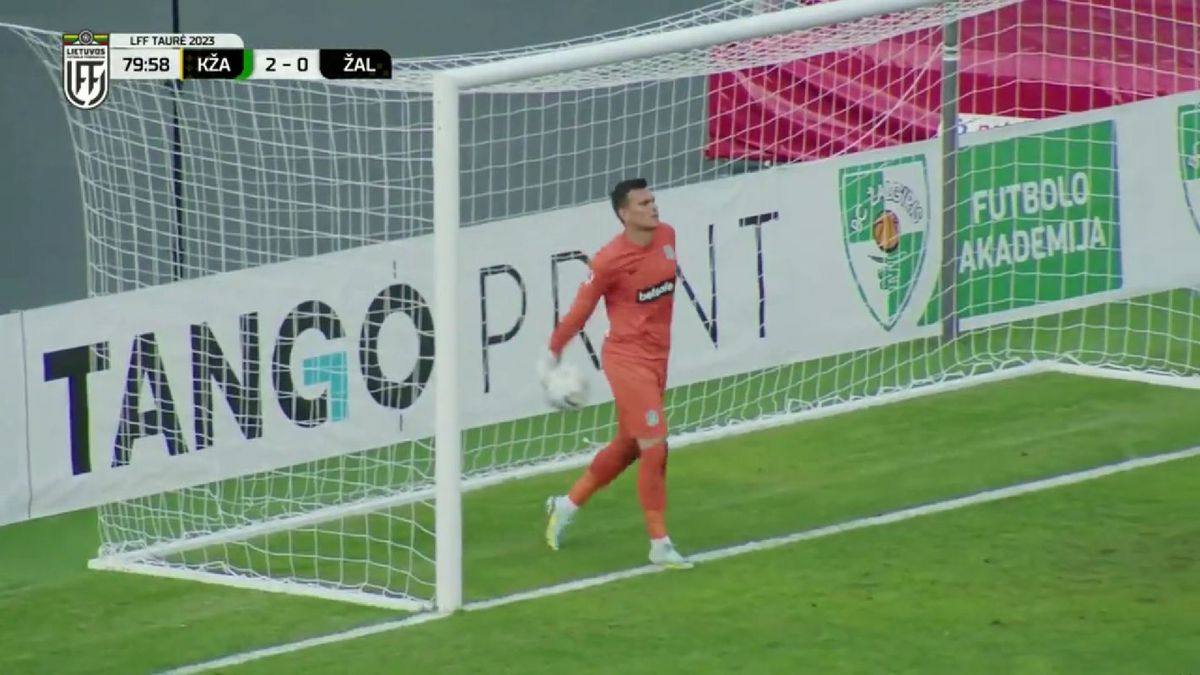 Fostul fundaș de la FCSB, gafă incredibilă în Lituania » Și-a trimis mingea în poartă în urma unei erori de zile mari