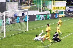 CS Mioveni - FC Botoșani 0-1 » Așa voiau în „A”?! Mioveniul a lăsat de dorit în decisivul pentru Superligă, iar moldovenii își păstrează locul în elită!