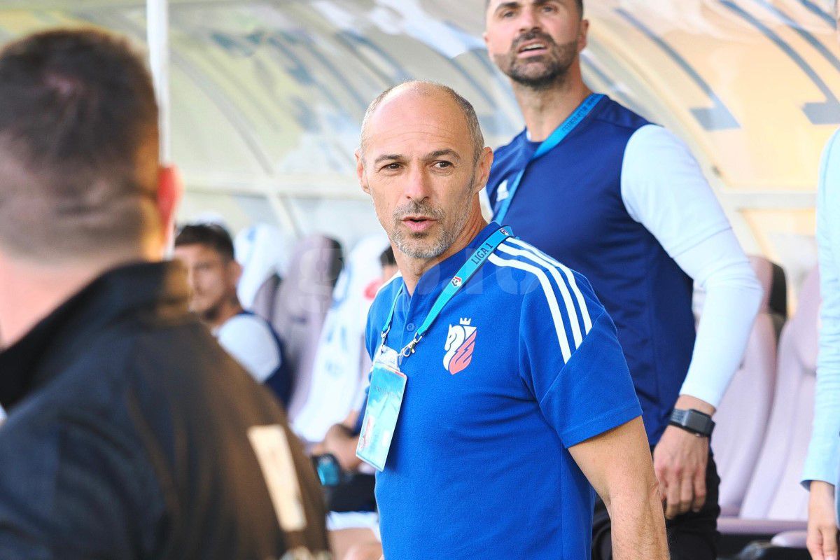 Au încercat să-și arate entuziasmul, dar nu prea le-a ieșit  » Cum s-a filmat Valeriu Iftime, după ce FC Botoșani s-a salvat