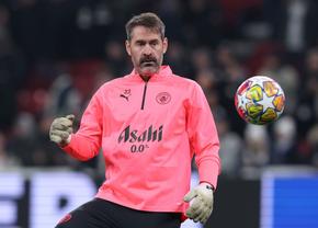 La 38 de ani și niciun minut jucat la Manchester City, a prelungit până în 2025. Explicația incredibilă