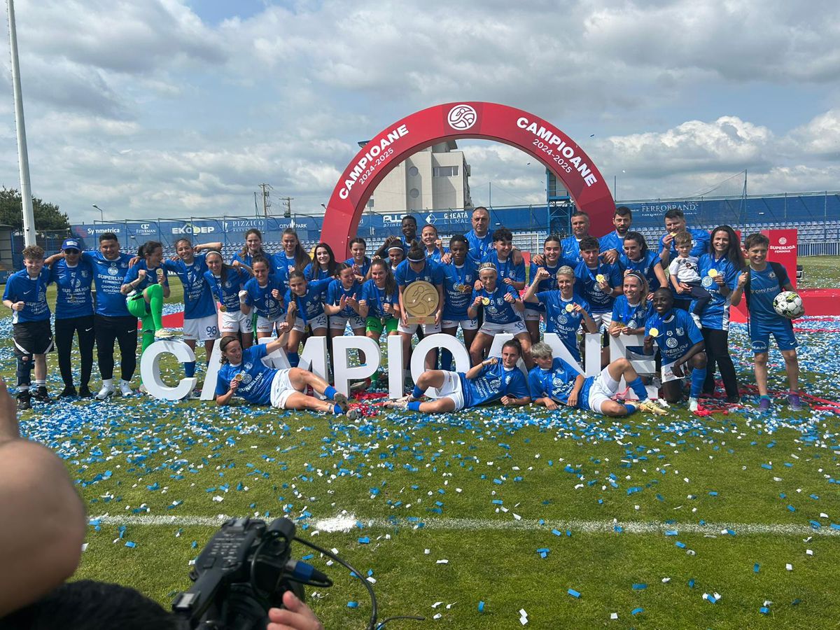 Farul a primit trofeul de campioană! Imagini superbe de la Ovidiu: copiii au invadat terenul