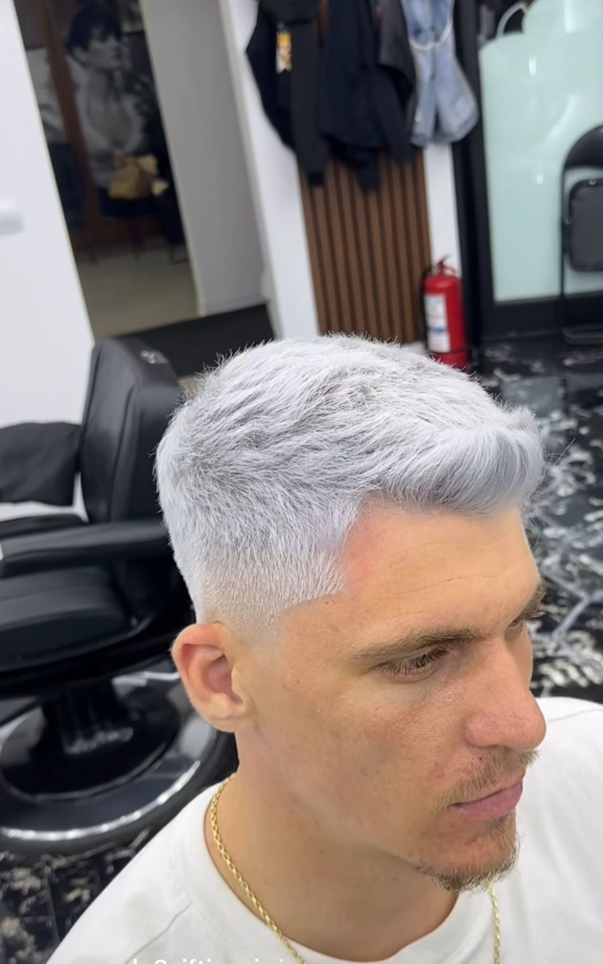 Ștefan Târnovanu s-a vopsit alb în cap