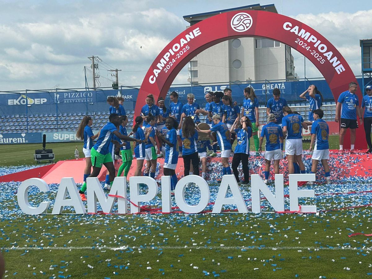 Farul a primit trofeul de campioană! Imagini superbe de la Ovidiu: copiii au invadat terenul