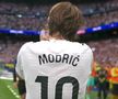 Copleșitor! S-au oprit în timpul meciului și au format garda de onoare pentru Luka Modric. Croatul, în lacrimi la ultimul lui meci pe „Bernabeu”