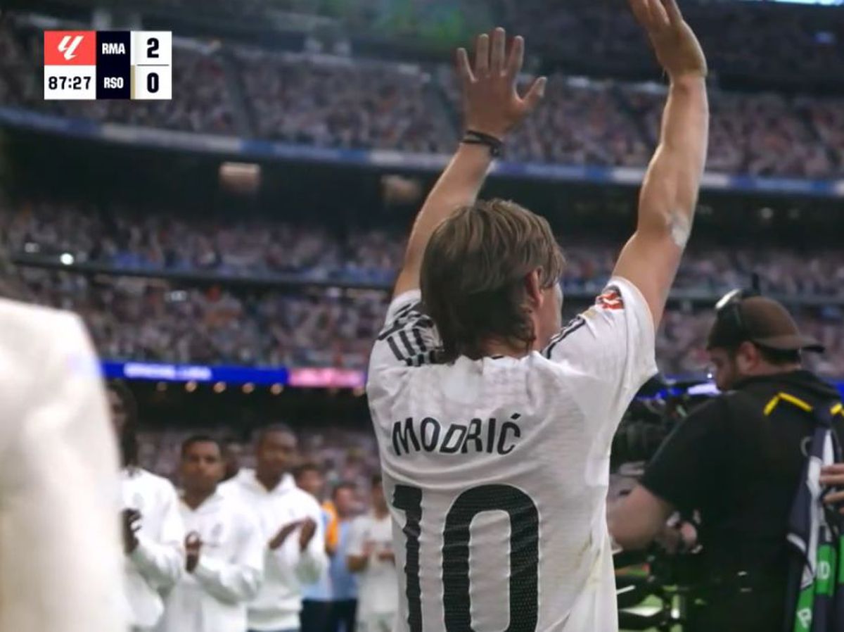 Copleșitor! S-au oprit în timpul meciului și au format garda de onoare pentru Luka Modric. Croatul, în lacrimi la ultimul lui meci pe „Bernabeu”