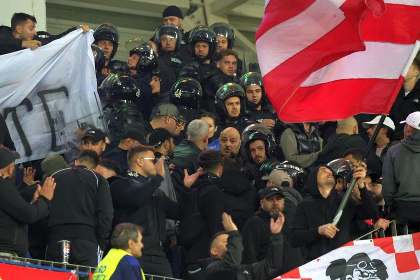 FOTO Bătaie în tribune la Craiova - Dinamo! A fost nevoie de intervenția jandarmilor