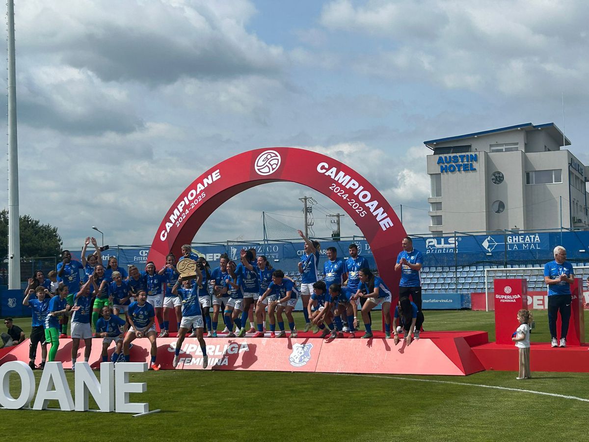 Farul a primit trofeul de campioană! Imagini superbe de la Ovidiu: copiii au invadat terenul