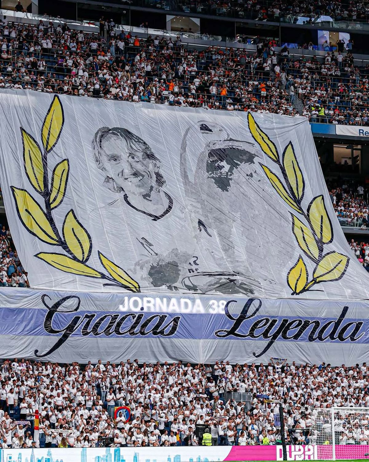 Luka Modric și Carlo Ancelotti, omagiați pe Bernabeu