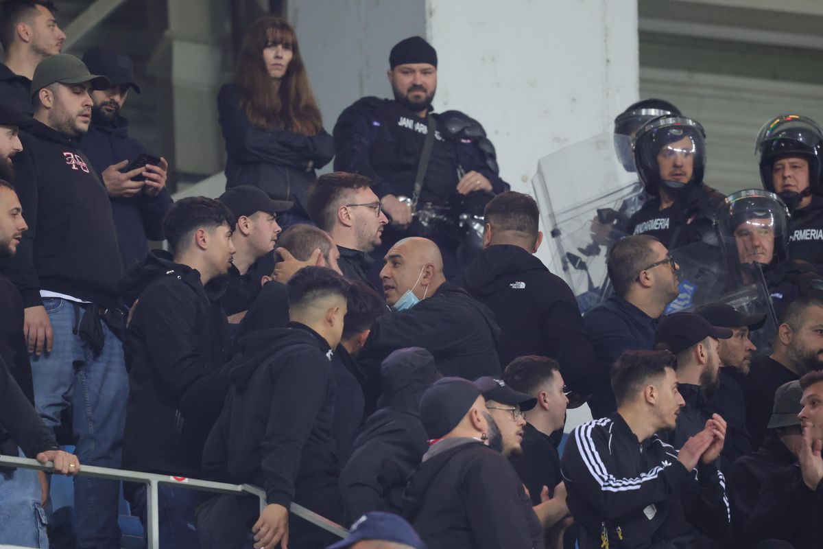 Bătaie în tribune la Craiova - Dinamo! A fost nevoie de intervenția jandarmilor