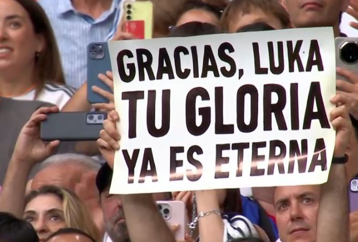 Copleșitor! S-au oprit în timpul meciului și au format garda de onoare pentru Luka Modric. Croatul, în lacrimi la ultimul lui meci pe „Bernabeu”
