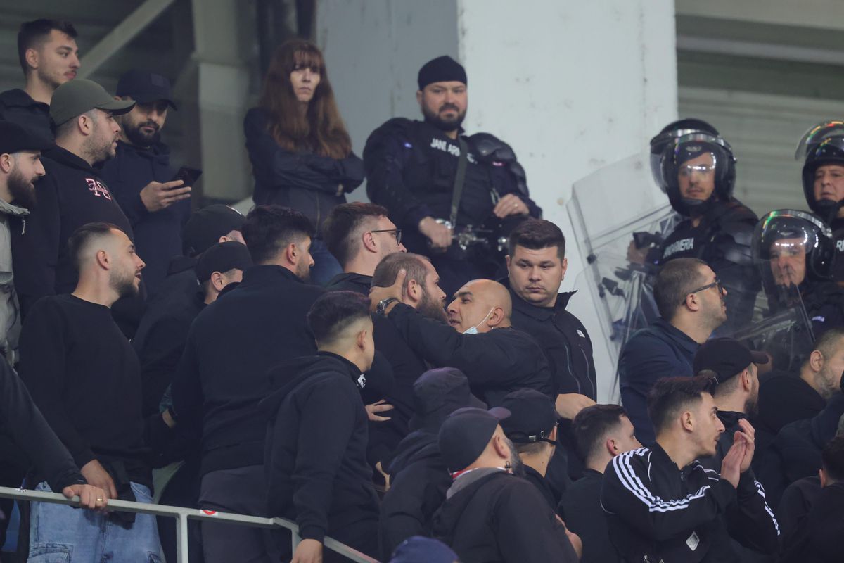 Bătaie în tribune la Craiova - Dinamo! A fost nevoie de intervenția jandarmilor