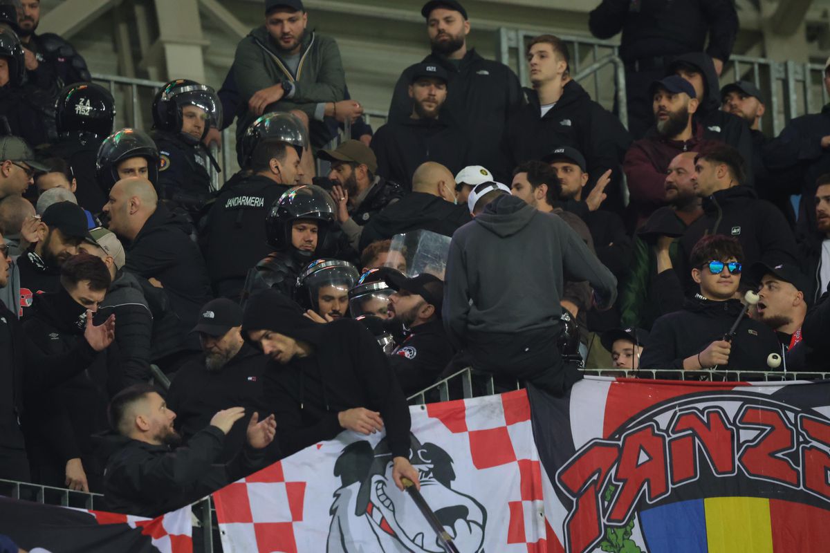 Bătaie în tribune la Craiova - Dinamo! A fost nevoie de intervenția jandarmilor