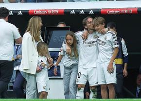 Copleșitor! S-au oprit în timpul meciului și au format garda de onoare pentru Luka Modric. Croatul, în lacrimi la ultimul lui meci pe „Bernabeu”