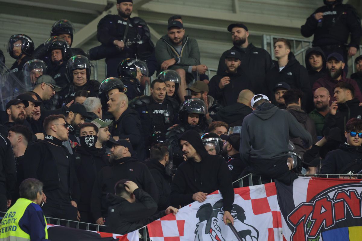 Bătaie în tribune la Craiova - Dinamo! A fost nevoie de intervenția jandarmilor