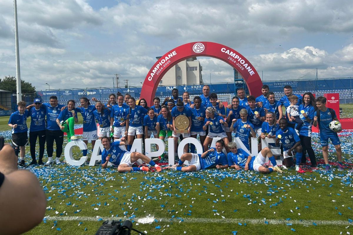 Farul a primit trofeul de campioană! Imagini superbe de la Ovidiu: copiii au invadat terenul