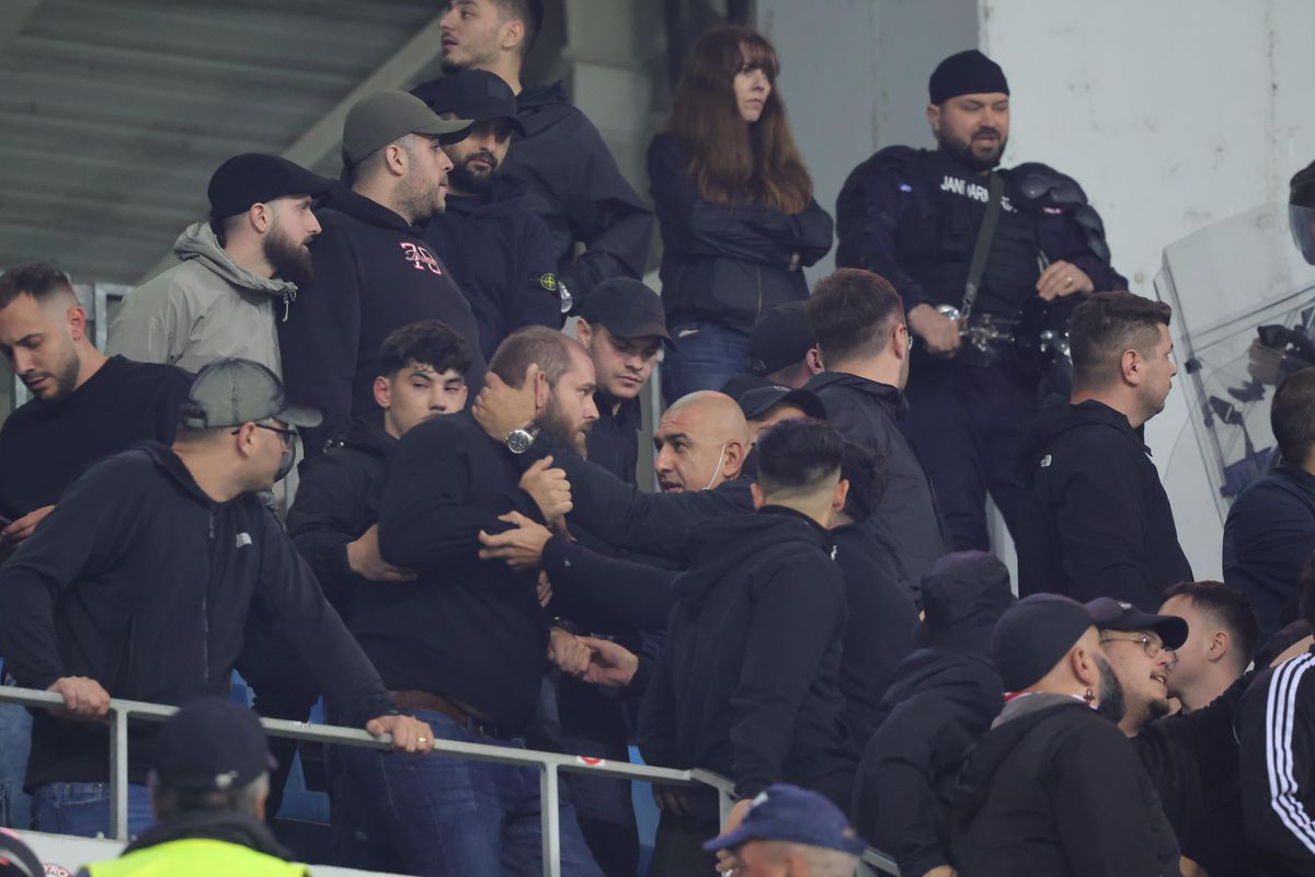 Conflict în peluza lui Dinamo la meciul cu Universitatea Craiova