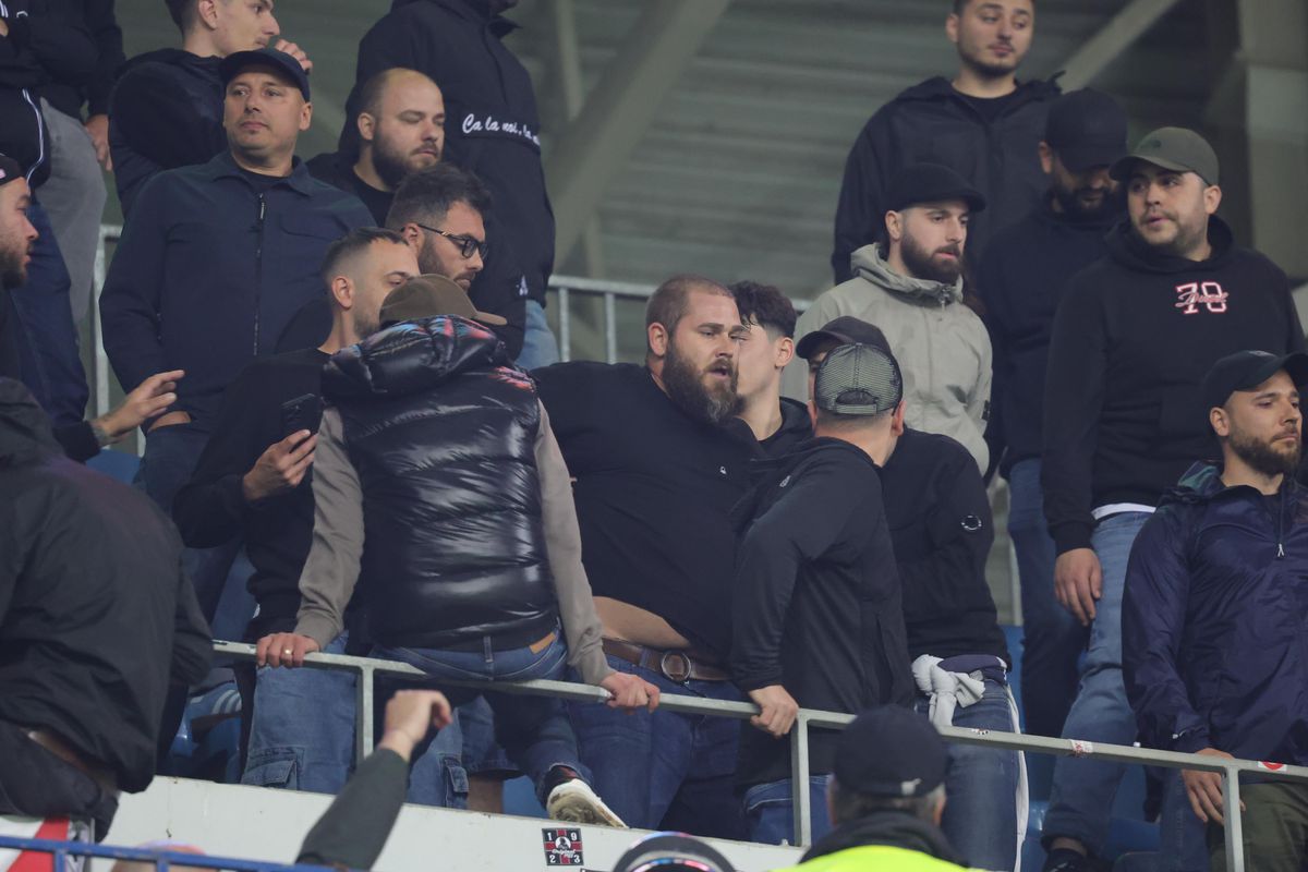 Bătaie în tribune la Craiova - Dinamo! A fost nevoie de intervenția jandarmilor
