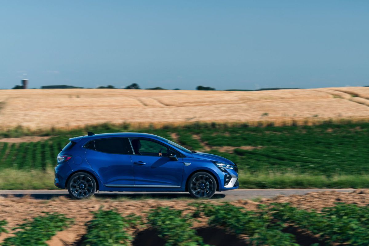 Dacia Sandero și Renault Clio / foto: automarket