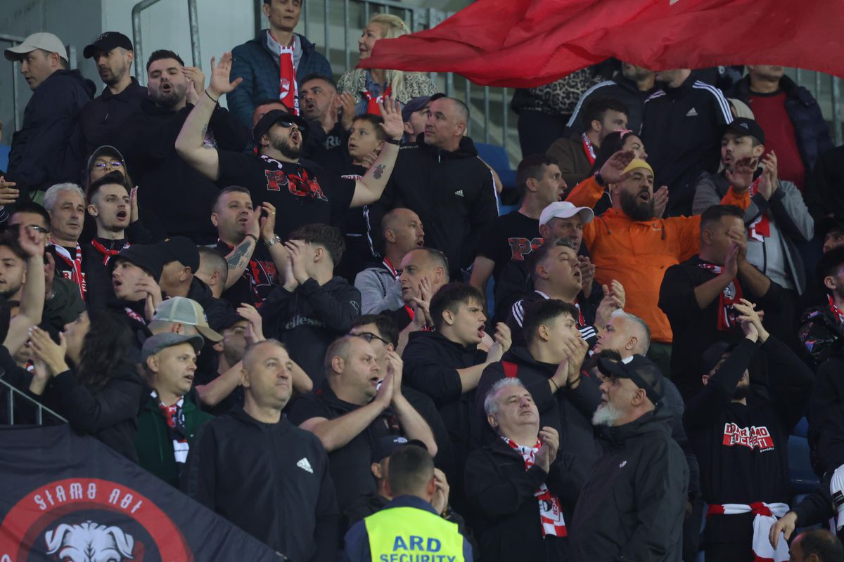 Conflict în peluza lui Dinamo la meciul cu Universitatea Craiova