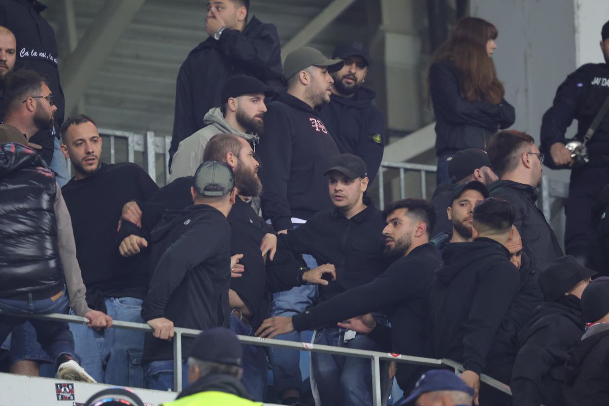 Conflict în peluza lui Dinamo la meciul cu Universitatea Craiova