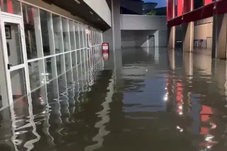 Stadionul celor de la UTA a fost inundat: 5 autospeciale au intervenit pentru a scoate apa de pe „Francisc Neuman”