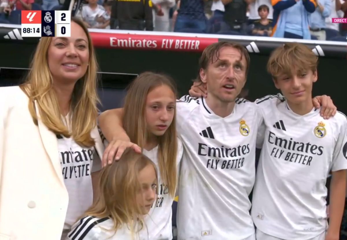 Copleșitor! S-au oprit în timpul meciului și au format garda de onoare pentru Luka Modric. Croatul, în lacrimi la ultimul lui meci pe „Bernabeu”
