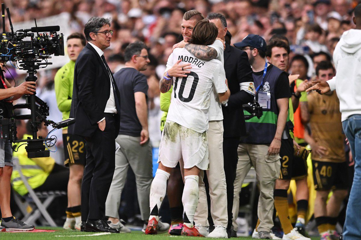 Copleșitor! S-au oprit în timpul meciului și au format garda de onoare pentru Luka Modric. Croatul, în lacrimi la ultimul lui meci pe „Bernabeu”