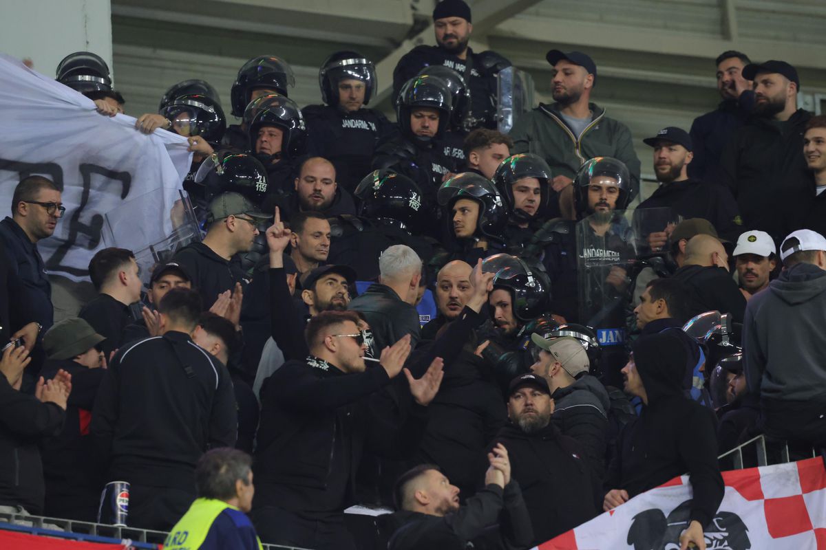 Conflict în peluza lui Dinamo la meciul cu Universitatea Craiova