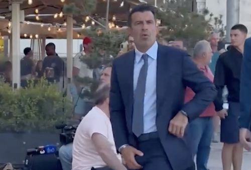 Luis Figo, apostrofat de fanii Barcelonei: „Trădătorule!” » A răspuns cu un gest golănesc
