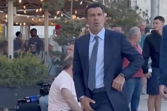 Luis Figo, scandal cu fanii Barcelonei la Lisabona