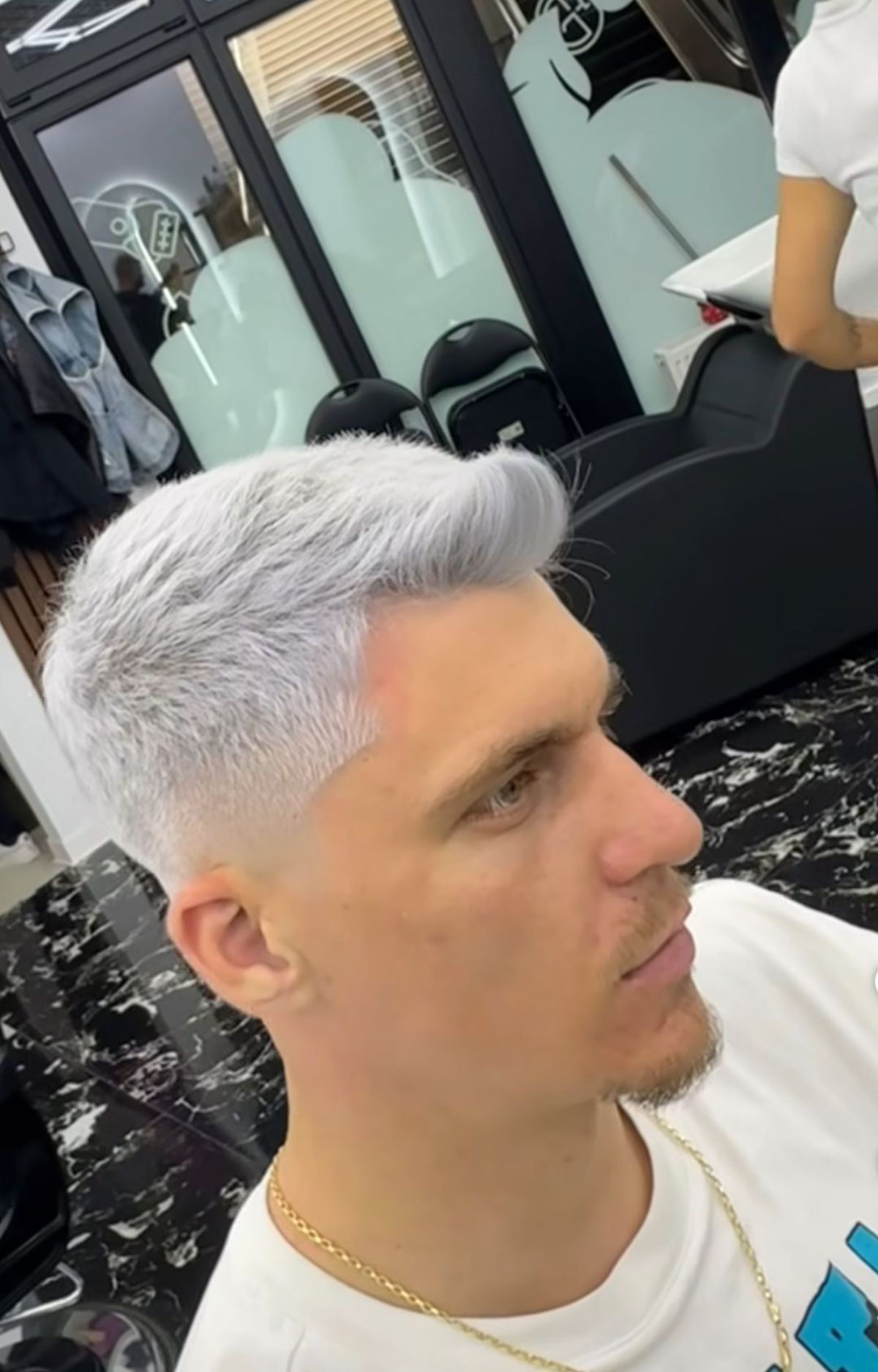 Ștefan Târnovanu s-a vopsit alb în cap