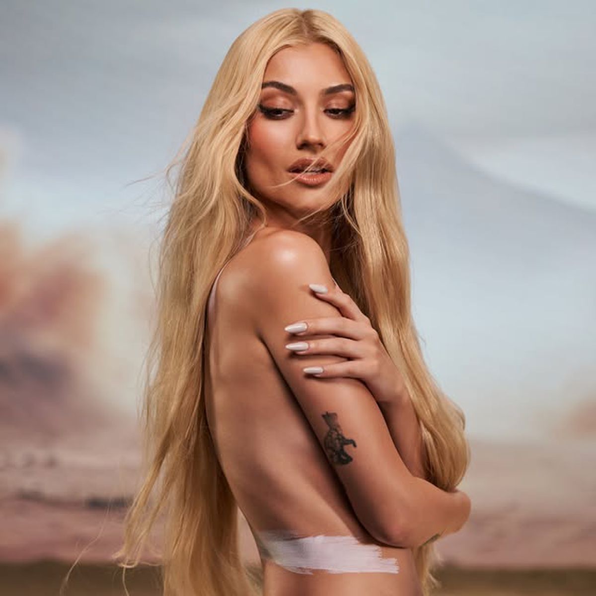 Bîrligea și Antonia au plecat în vacanță la Milano și s-au întâlnit cu o cântăreață cunoscută: „Te voi iubi pân' la sfârșitul lumii”