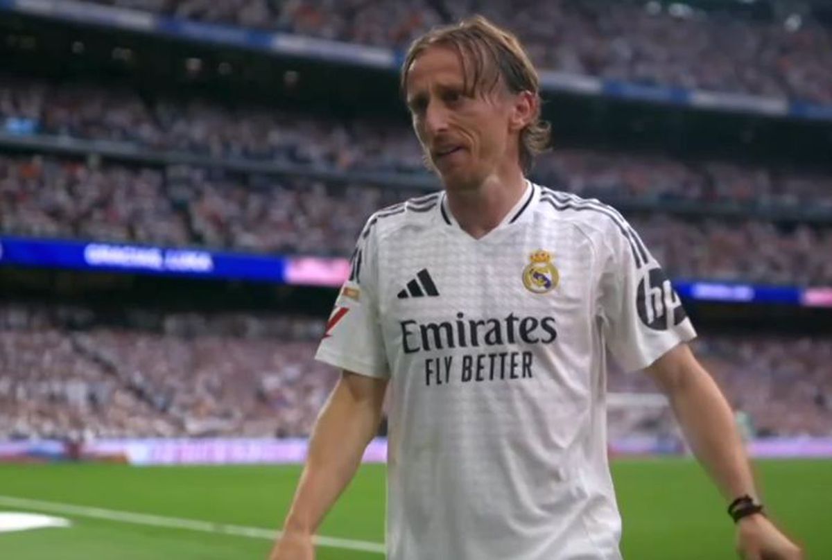 Copleșitor! S-au oprit în timpul meciului și au format garda de onoare pentru Luka Modric. Croatul, în lacrimi la ultimul lui meci pe „Bernabeu”