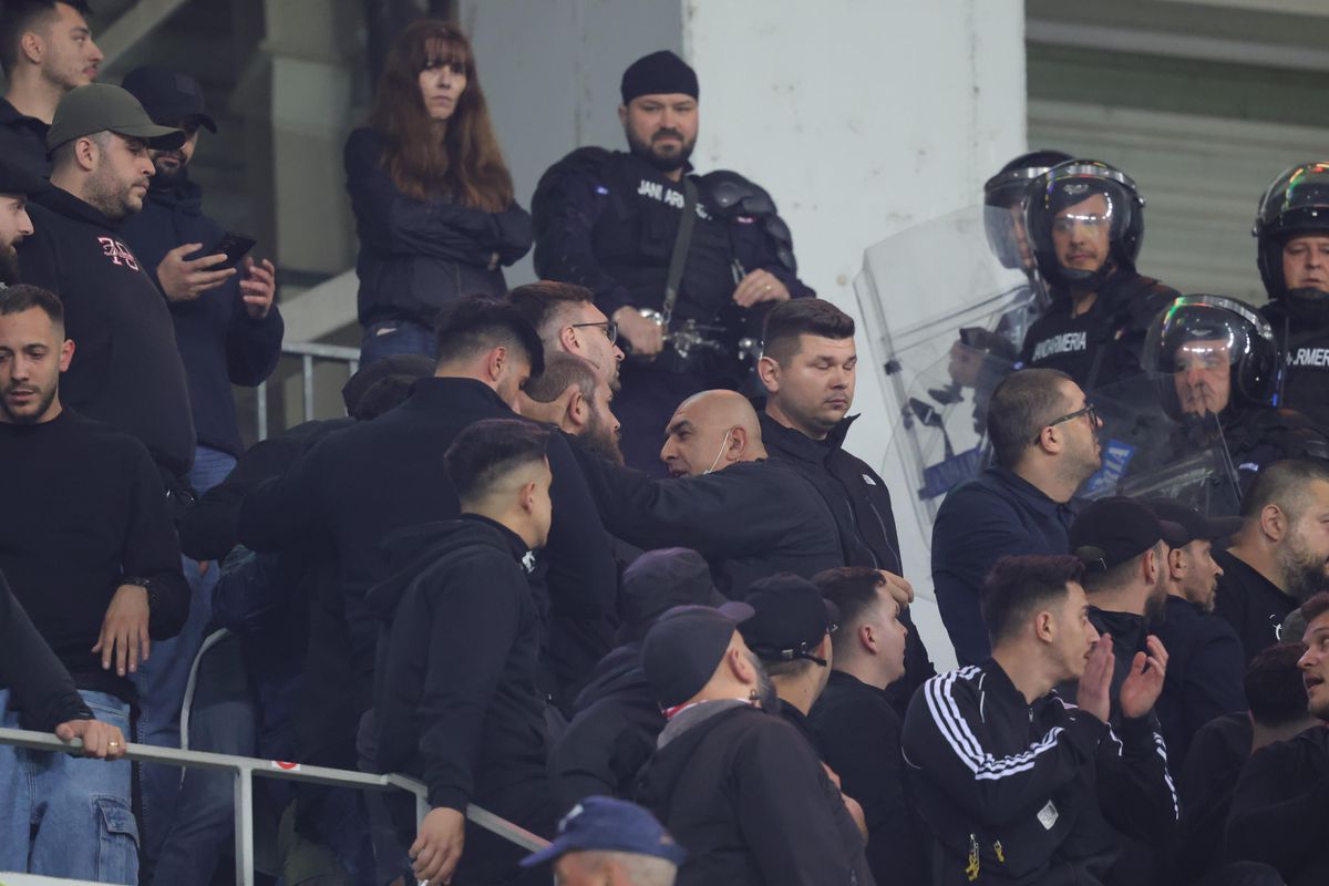 Conflict în peluza lui Dinamo la meciul cu Universitatea Craiova