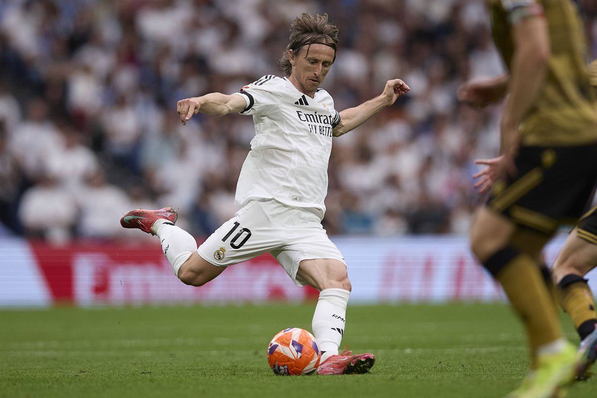 Luka Modric și Carlo Ancelotti, omagiați pe Bernabeu