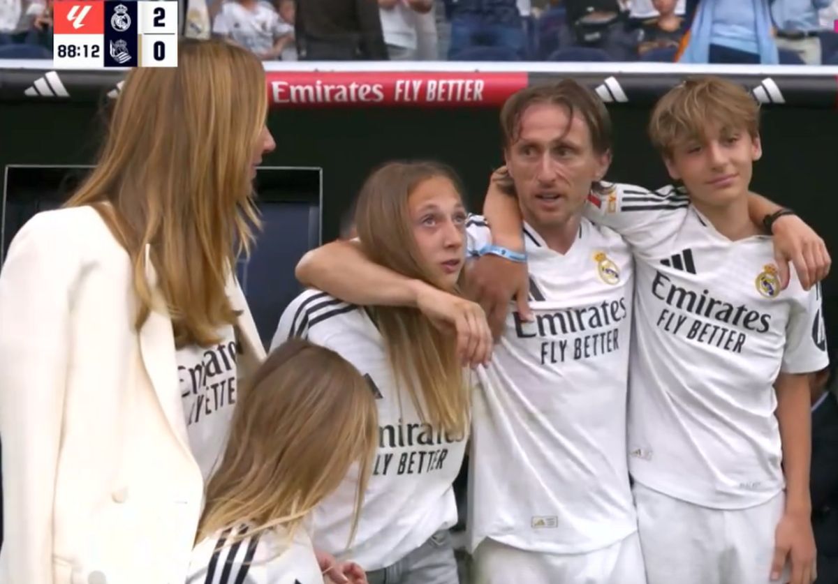 Copleșitor! S-au oprit în timpul meciului și au format garda de onoare pentru Luka Modric. Croatul, în lacrimi la ultimul lui meci pe „Bernabeu”