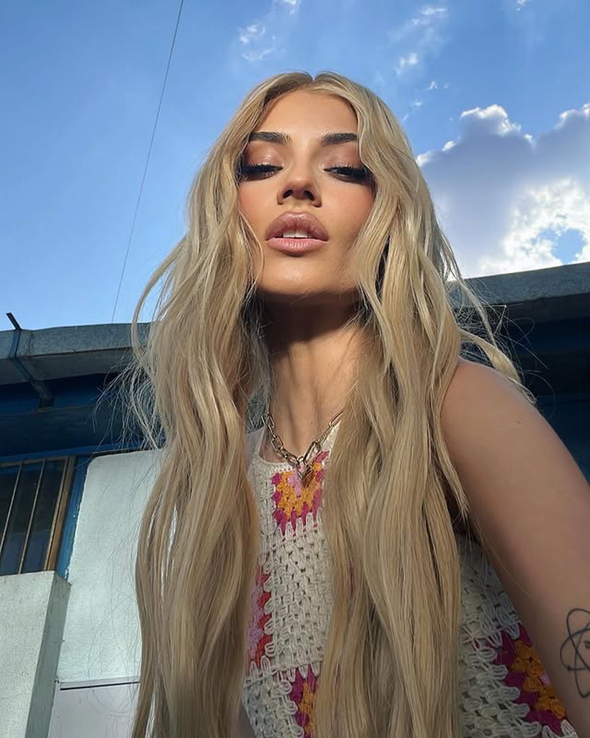 Bîrligea și Antonia au plecat în vacanță la Milano și s-au întâlnit cu o cântăreață cunoscută: „Te voi iubi pân' la sfârșitul lumii”