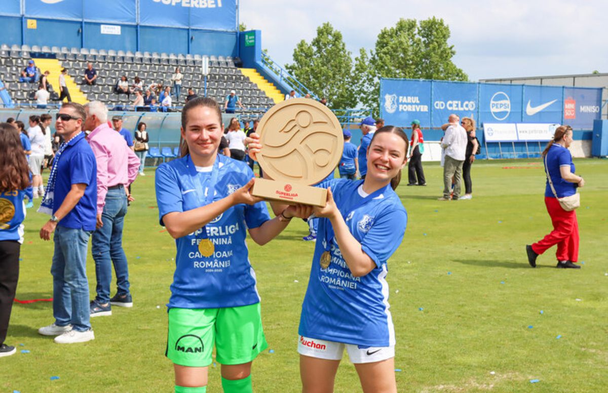 Farul a primit trofeul de campioană! Imagini superbe de la Ovidiu: copiii au invadat terenul